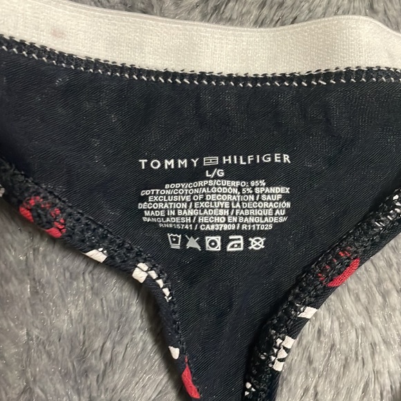 Size Large Tommy Hilfiger thong - Picture 2 of 3